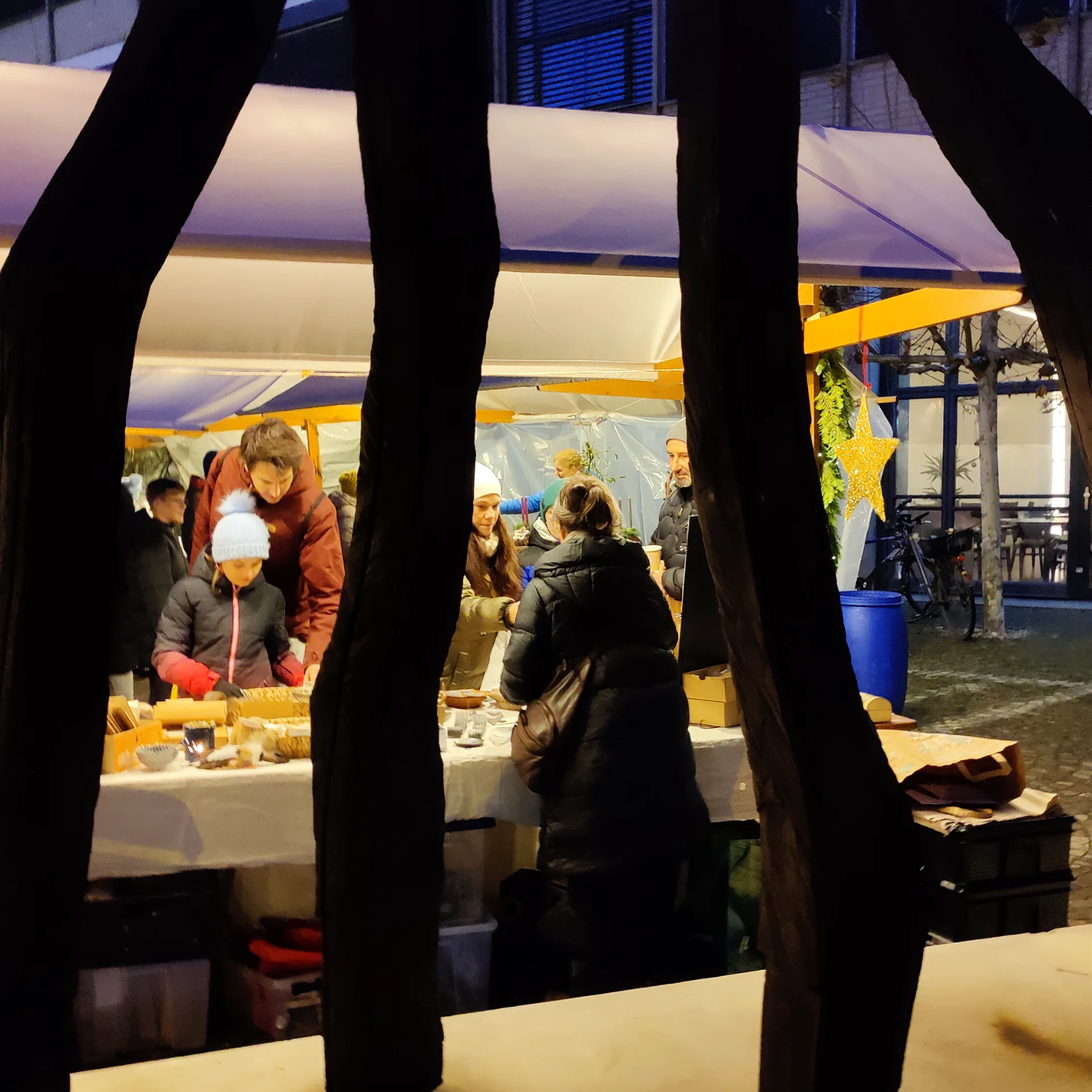 Marktstand Arbon Christkindlimakrt 2025 von Glut & Sichel und Asheskeramik